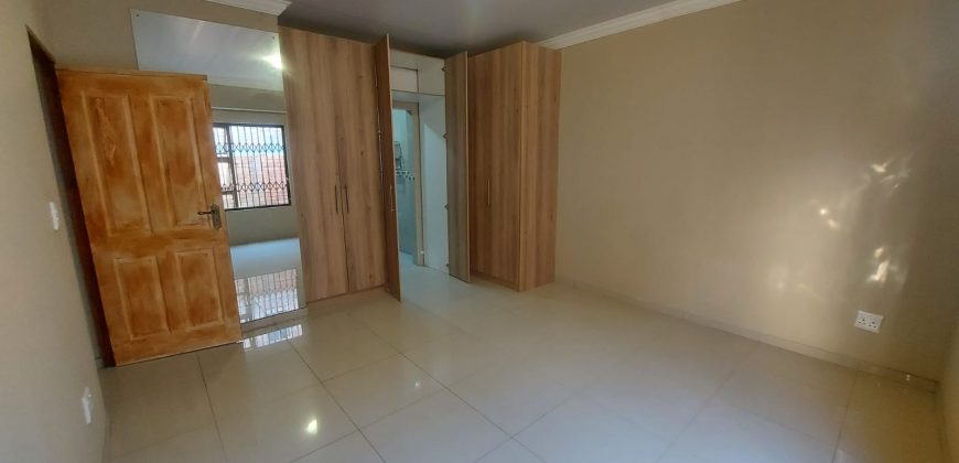 3 Bedroom, 2 Bathroom lockup & Go Simplex to let in secure complex in Erasmia.
